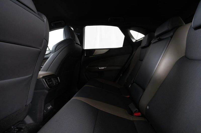 Lexus NX bild 17