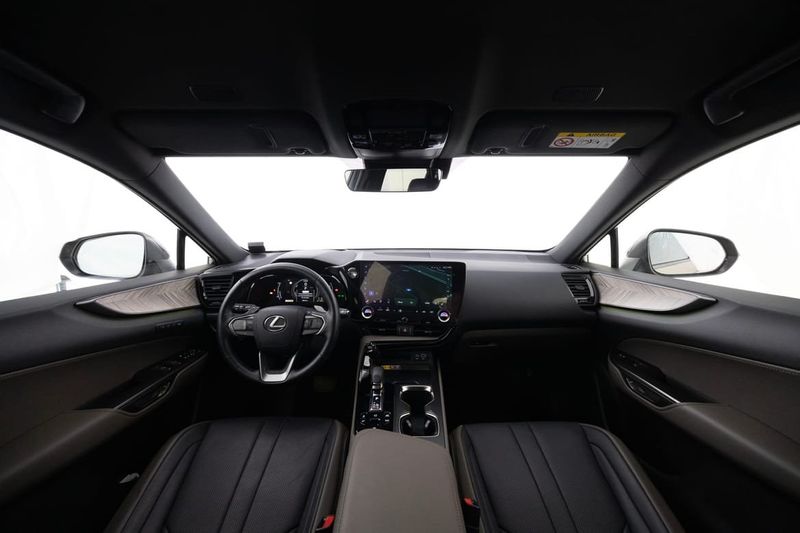 Lexus NX bild 13