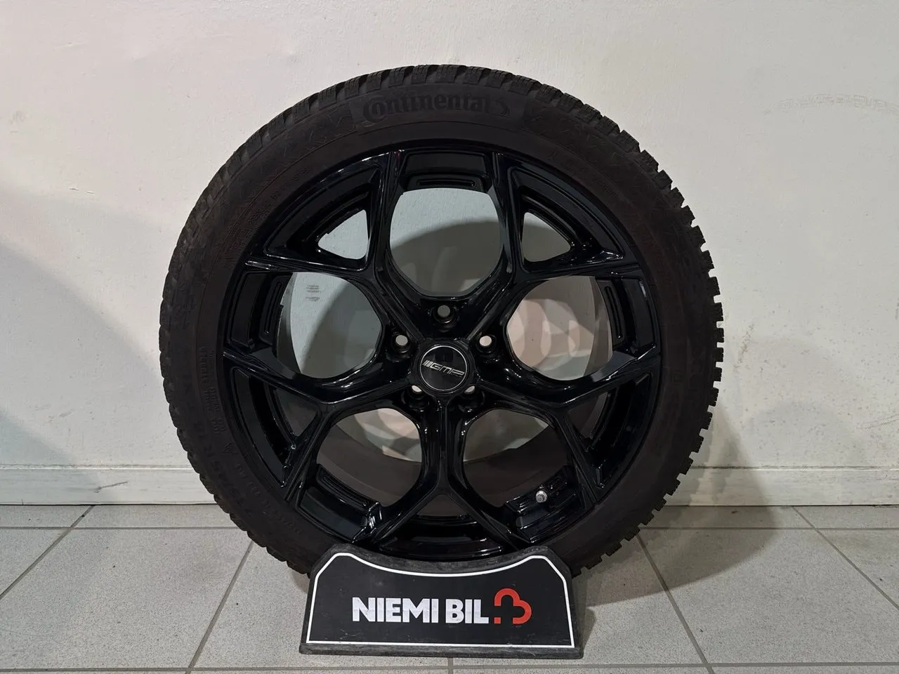 Vehicle image 16