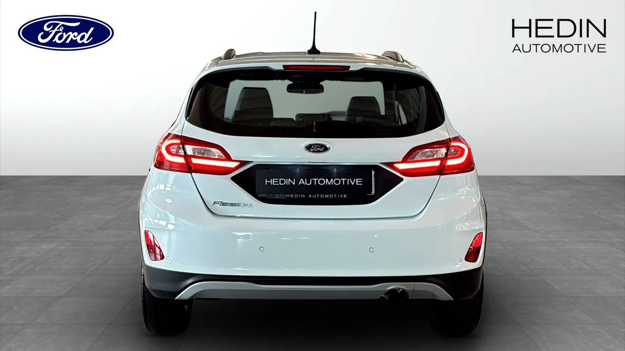 Vehicle image 6
