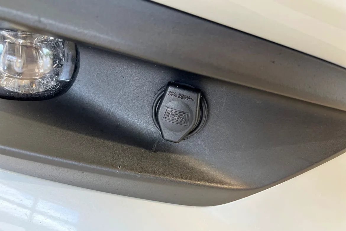 Vehicle image 21