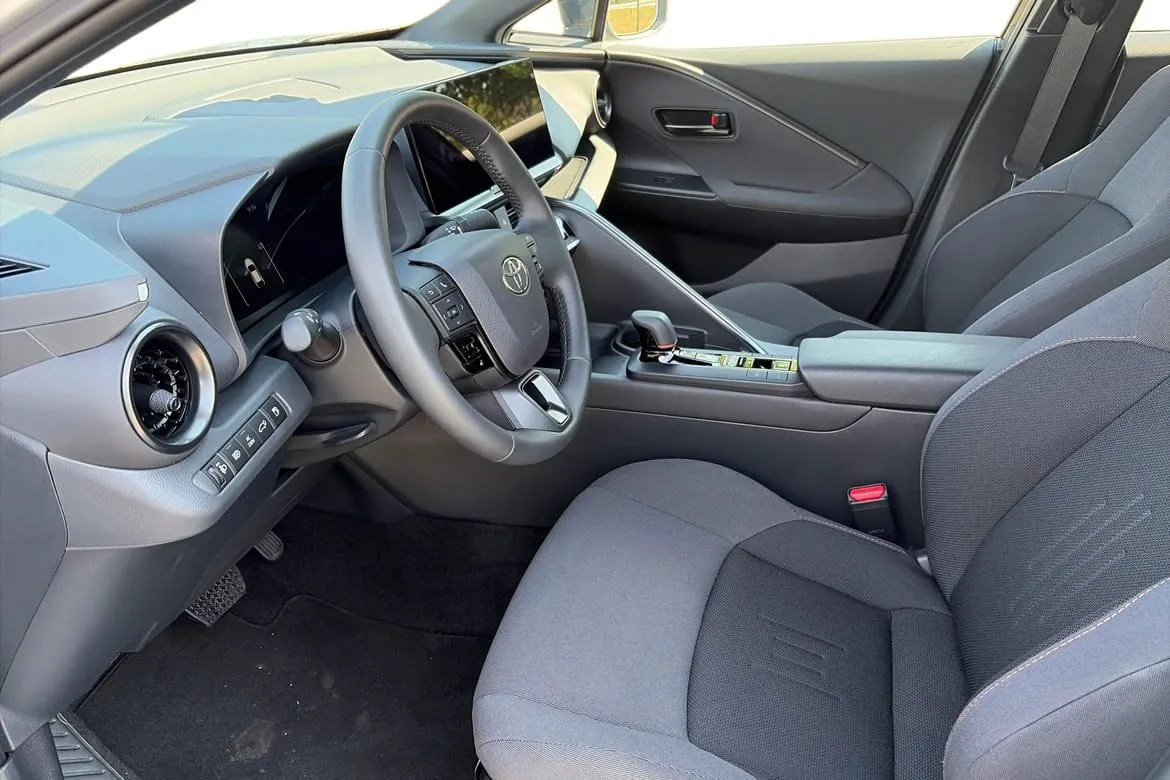Vehicle image 4