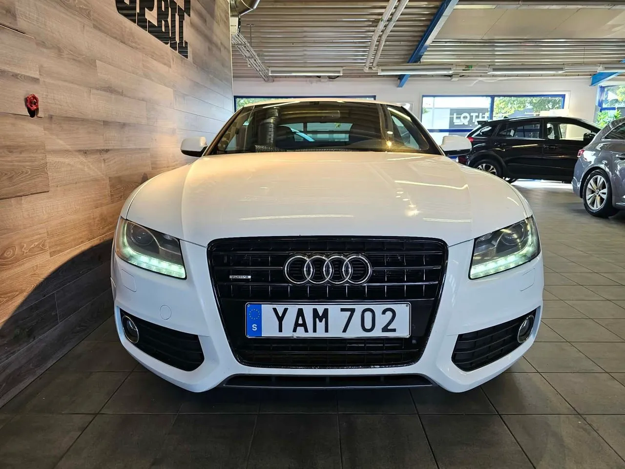 Vehicle image 13