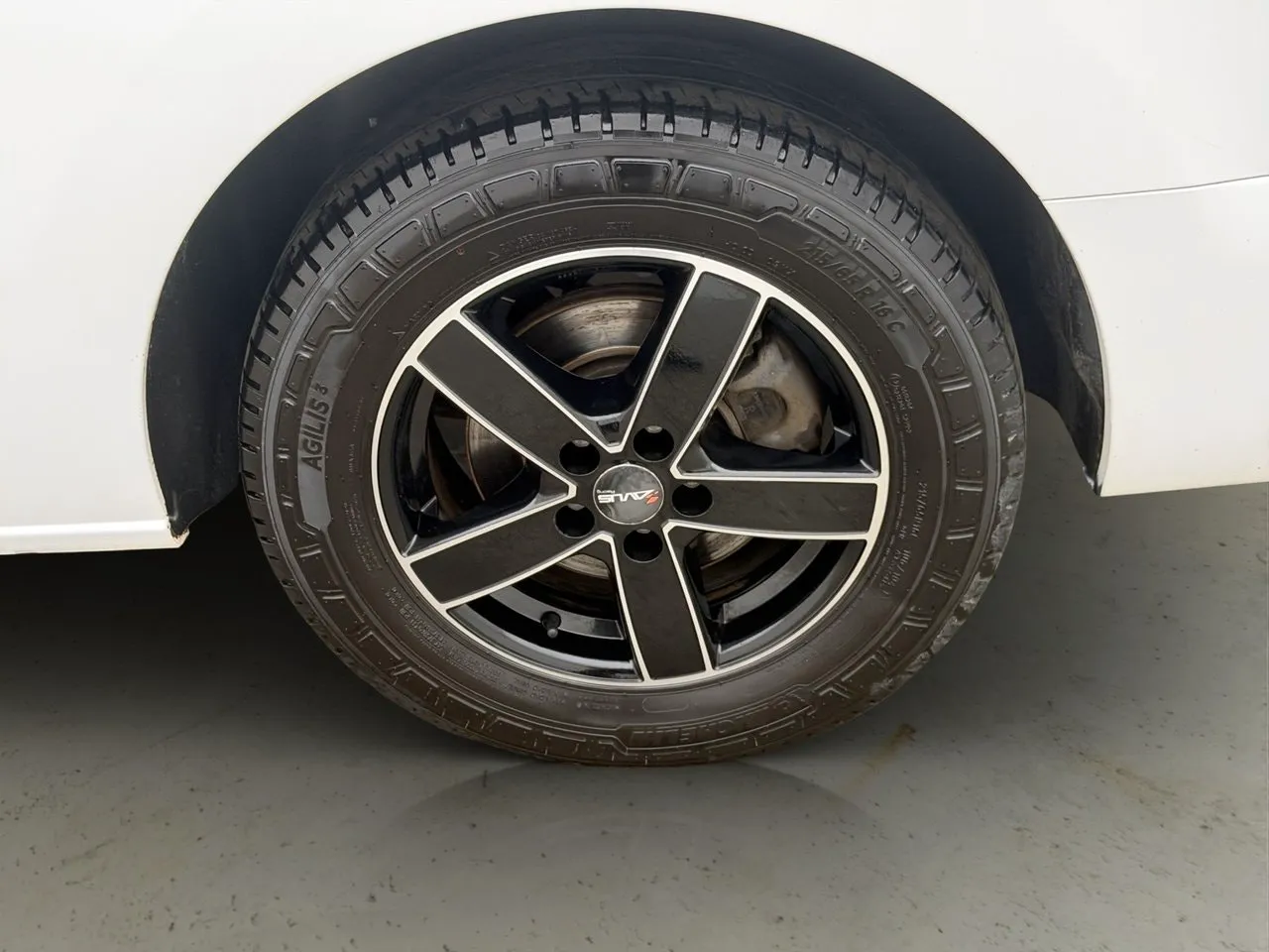 Vehicle image 25