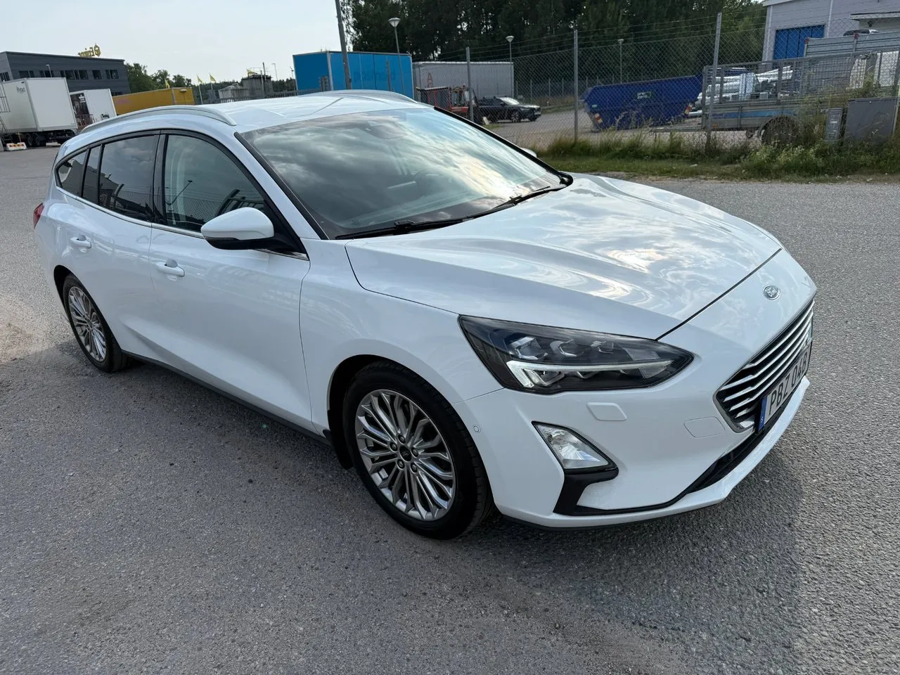 Vehicle image 6