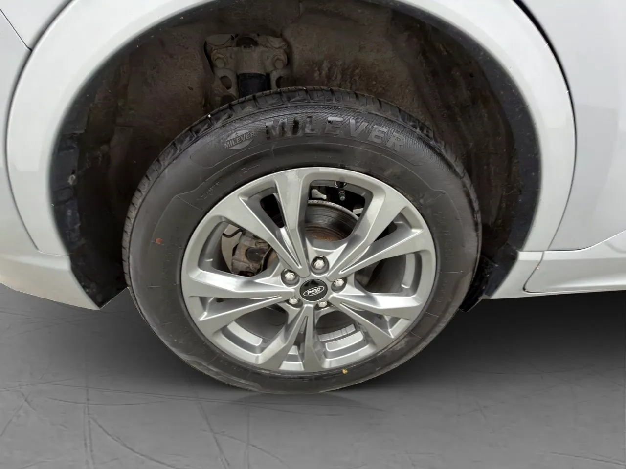 Vehicle image 32
