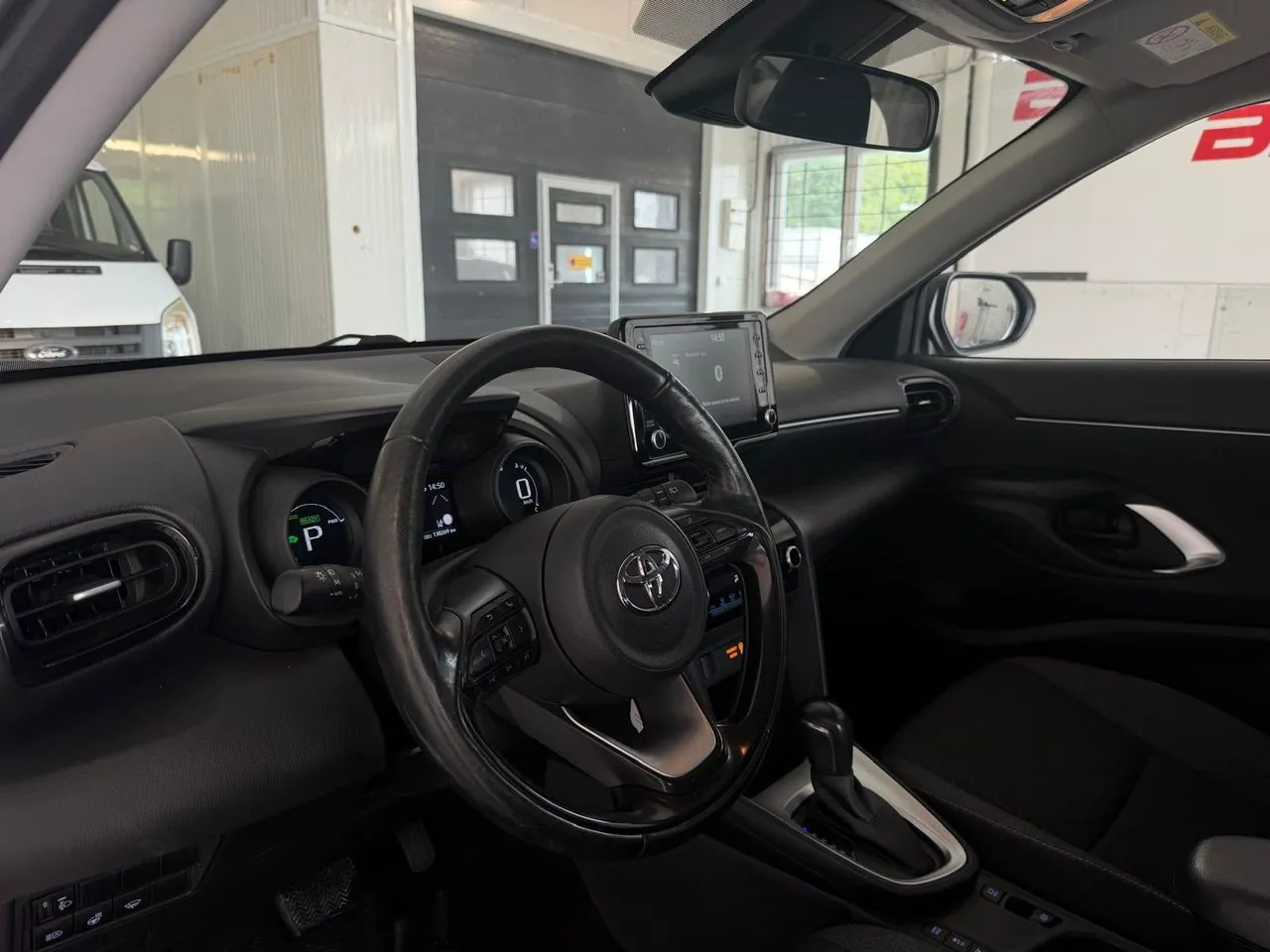 Vehicle image 14