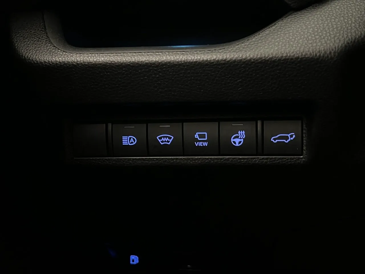 Vehicle image 28