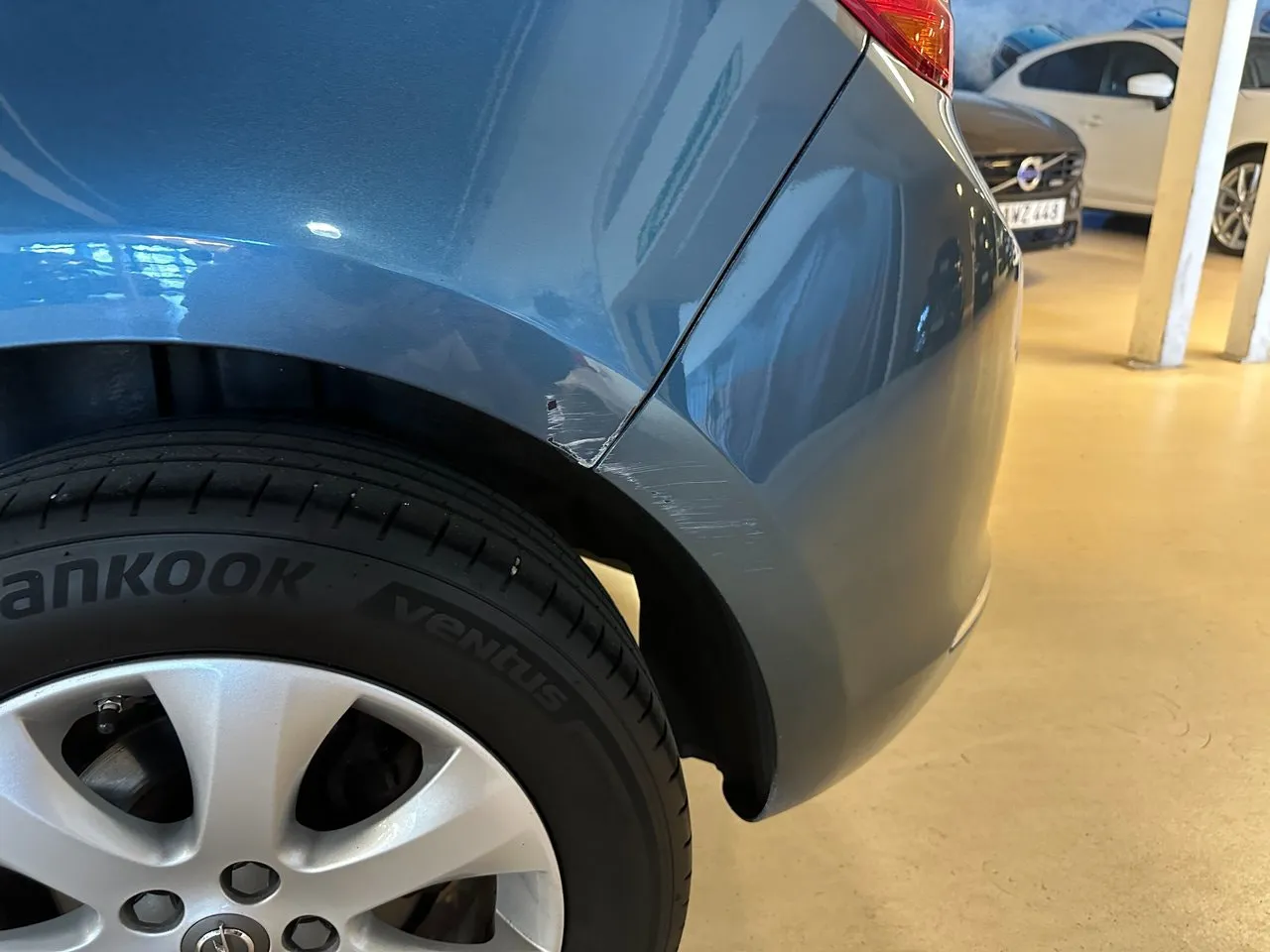 Vehicle image 16