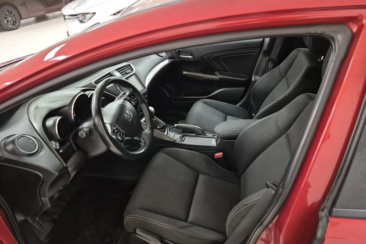 Vehicle image 6
