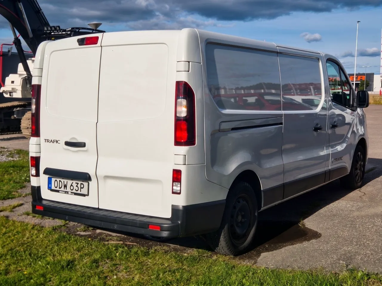Vehicle image 3
