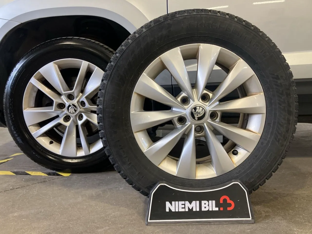 Vehicle image 18