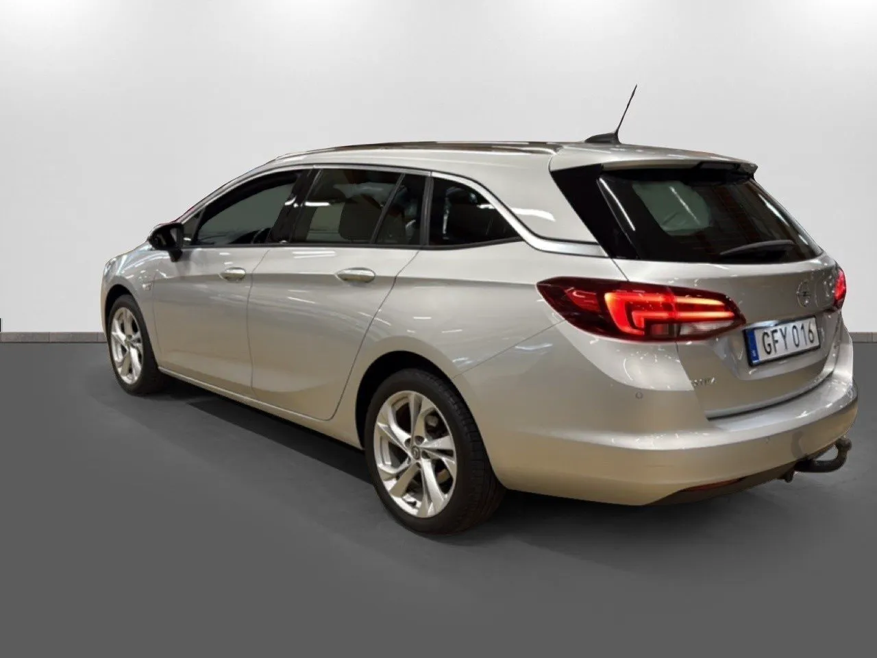 Vehicle image 5