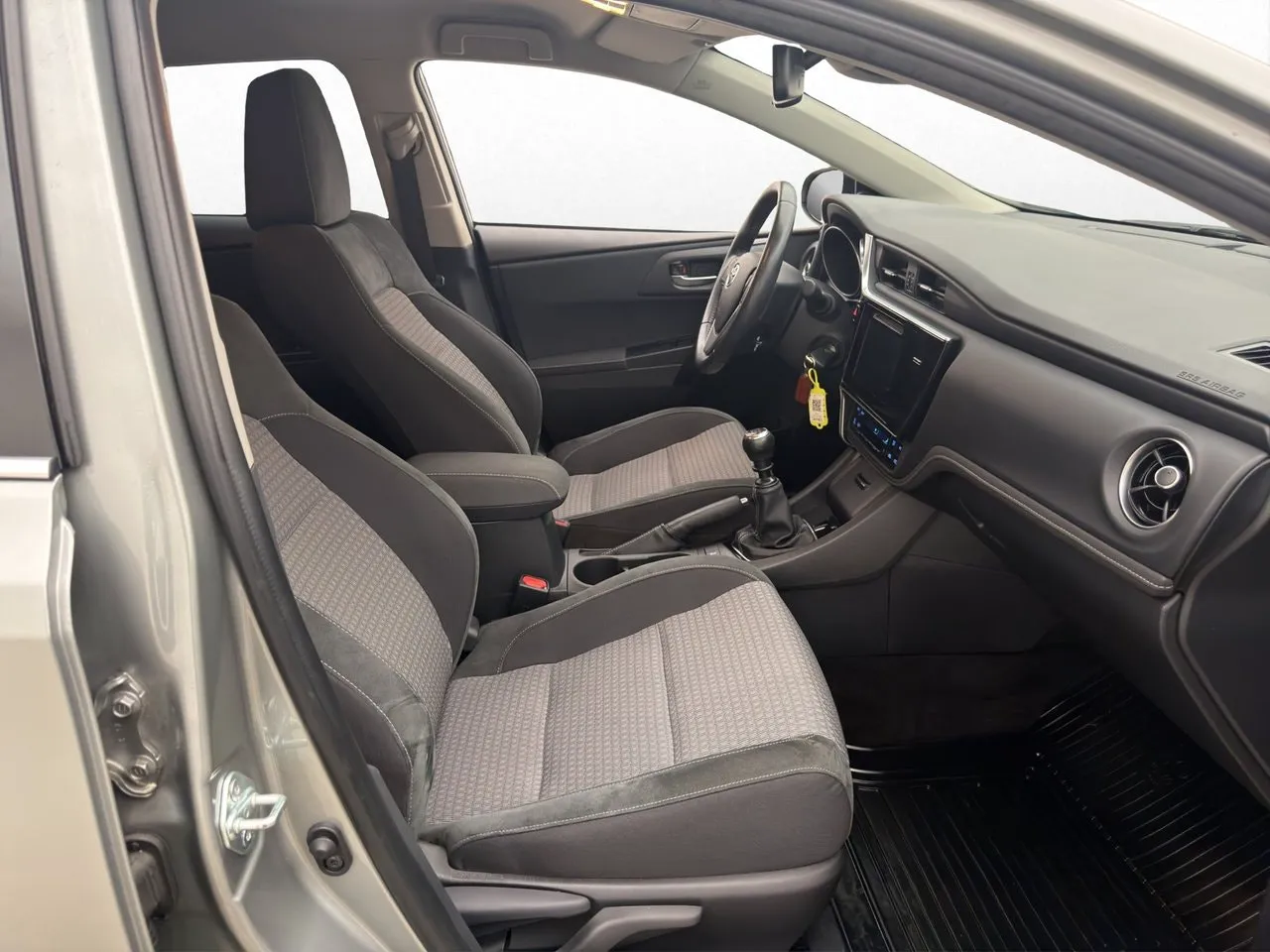 Vehicle image 16