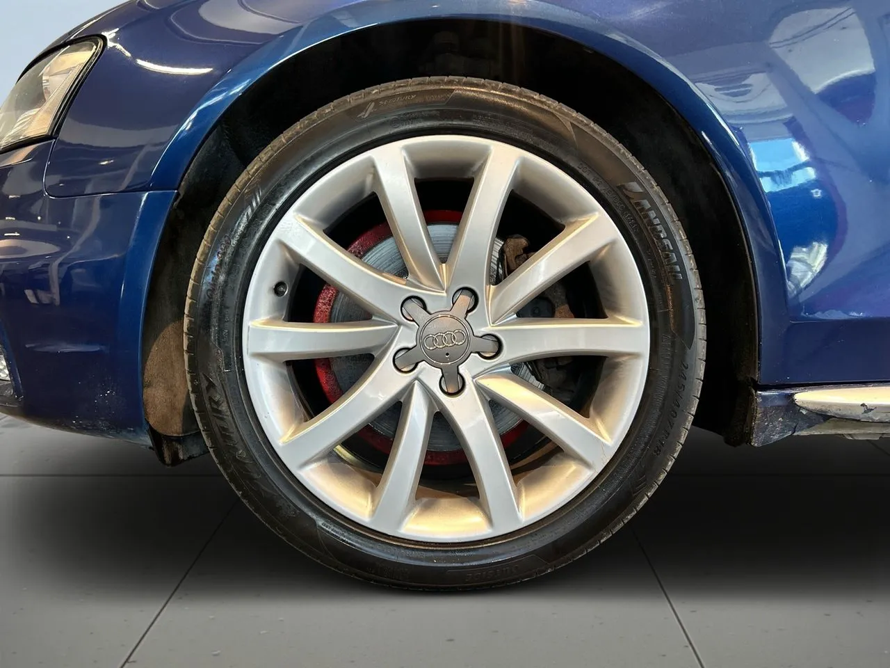 Vehicle image 13