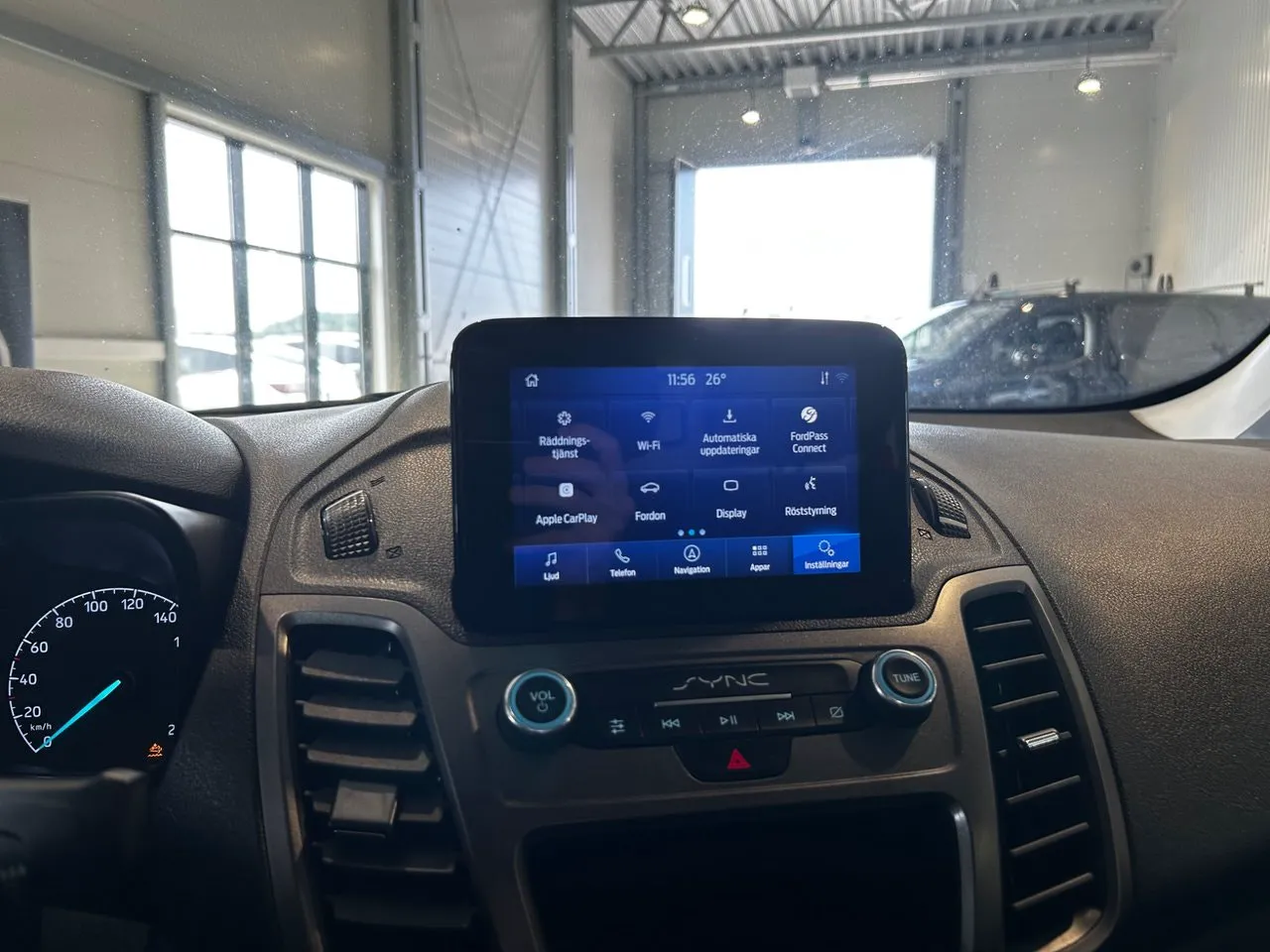 Vehicle image 14