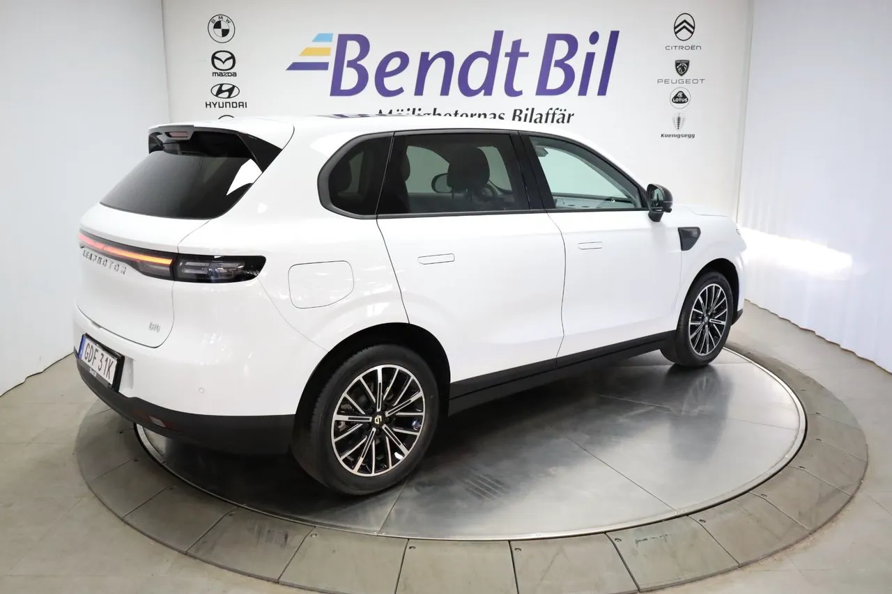 Vehicle image 14