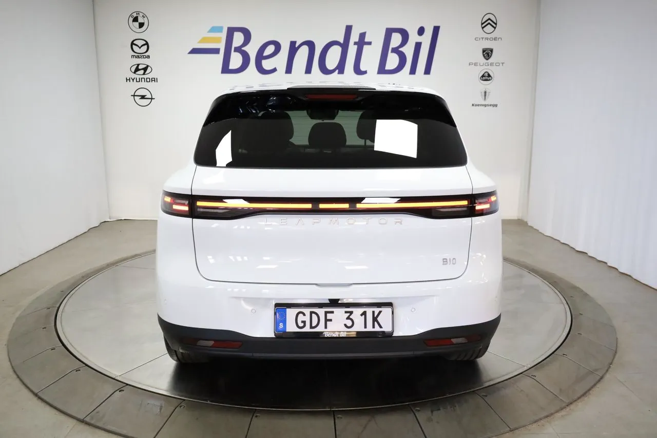 Vehicle image 9