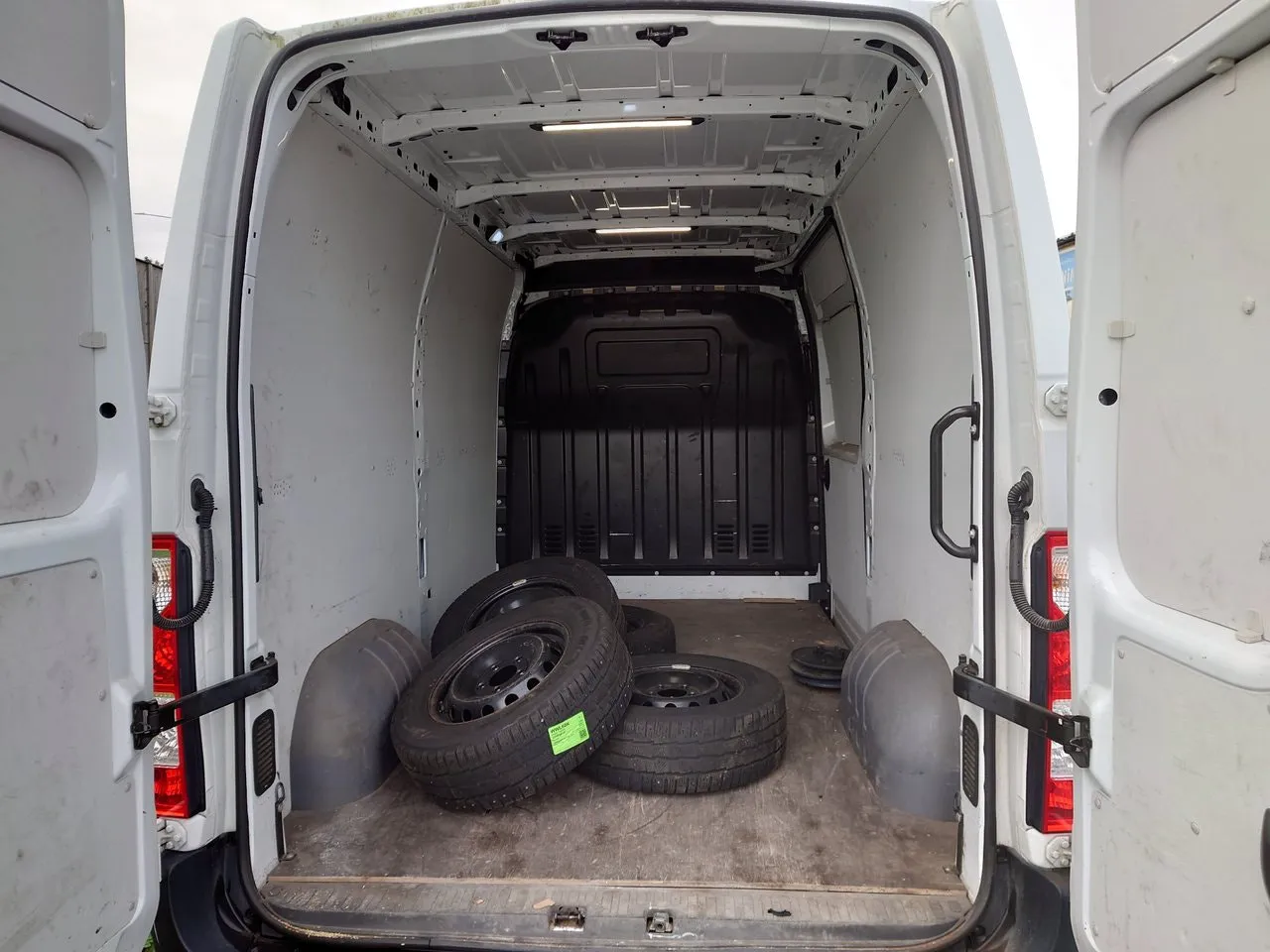 Vehicle image 9