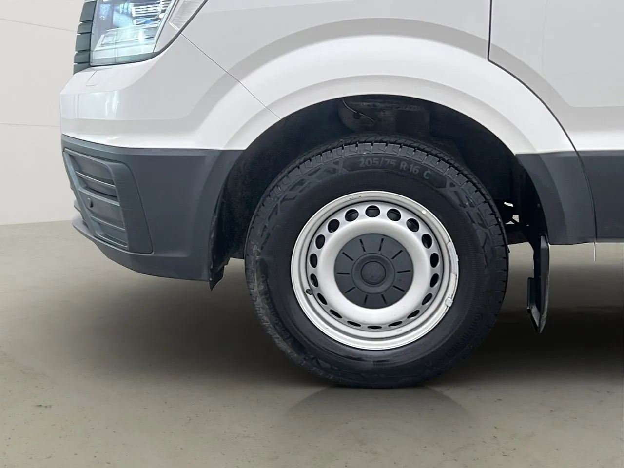 Vehicle image 28