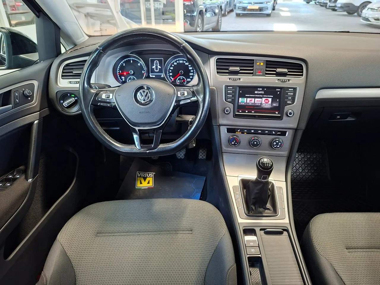 Vehicle image 10
