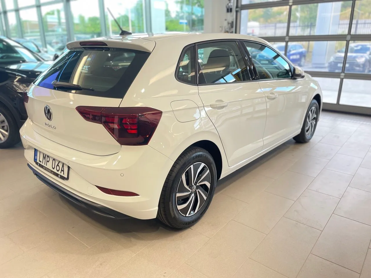 Vehicle image 5
