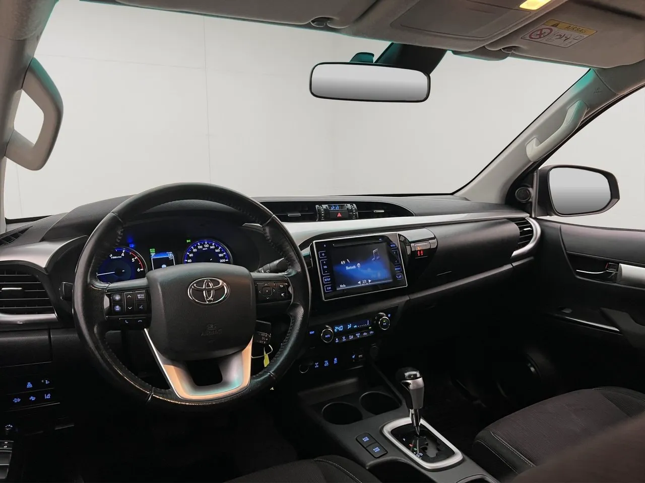 Vehicle image 15