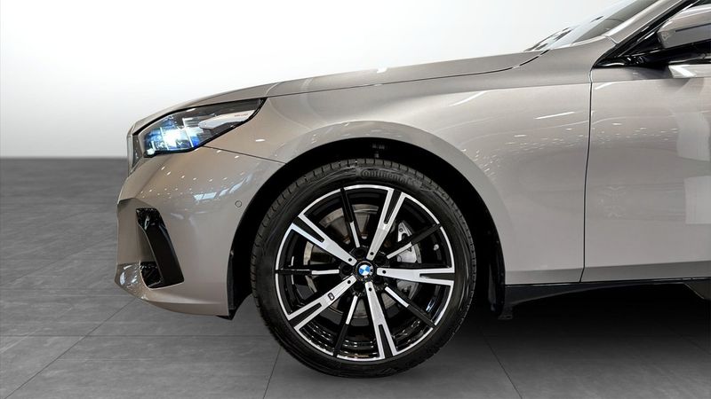 BMW i5 bild 9