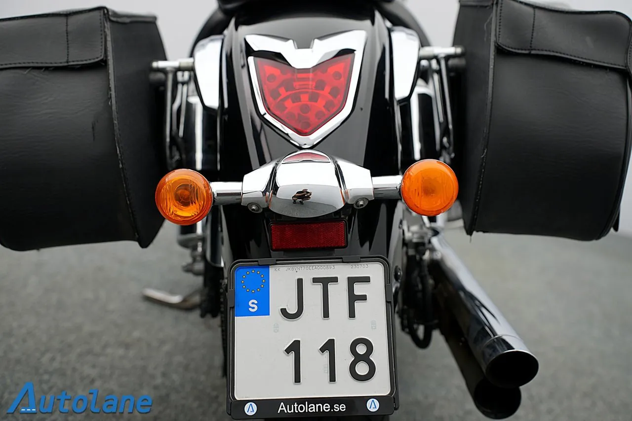 Vehicle image 21