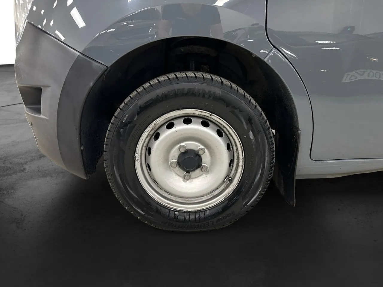 Vehicle image 8