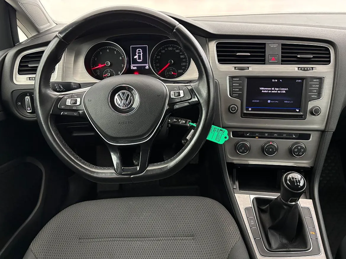 Vehicle image 16