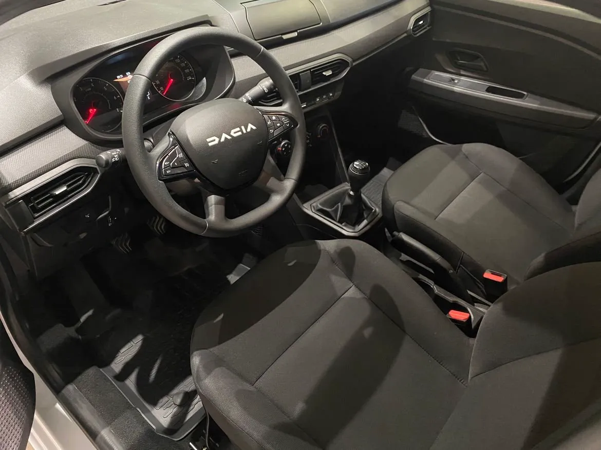 Vehicle image 7