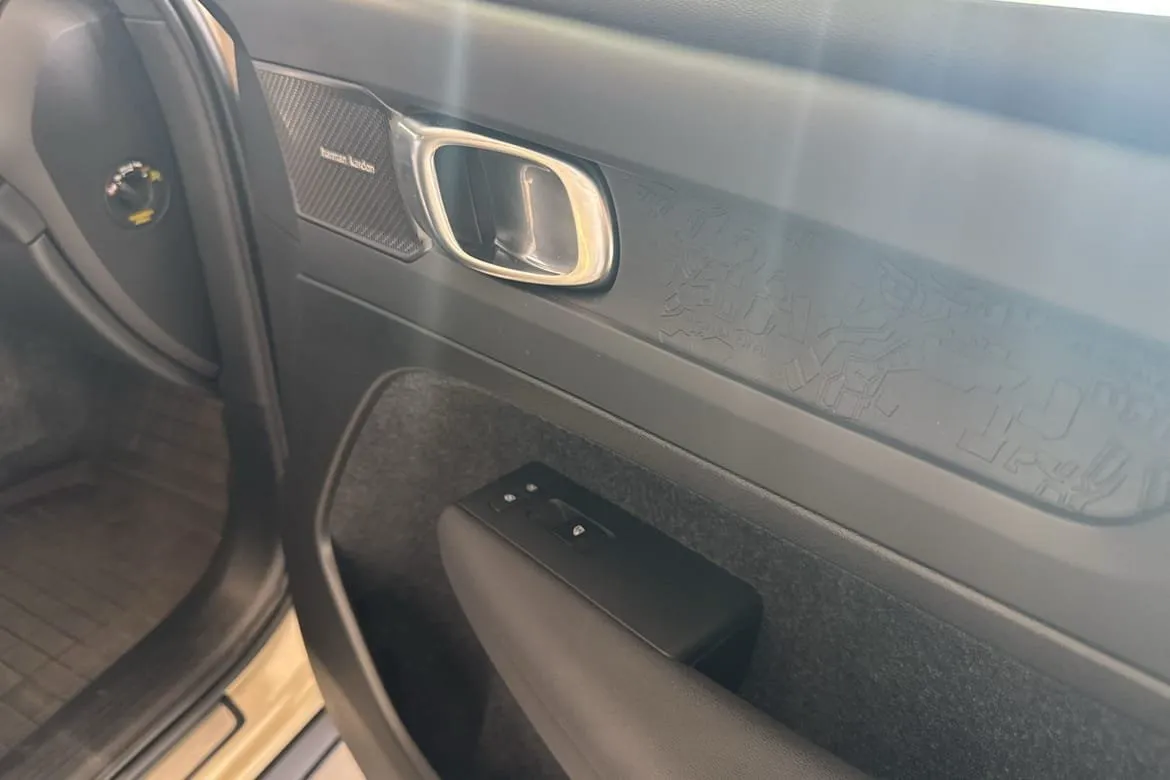 Vehicle image 22