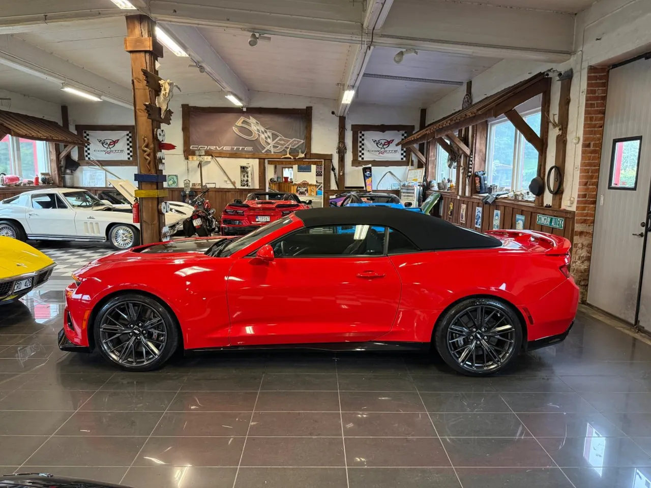 Vehicle image 15