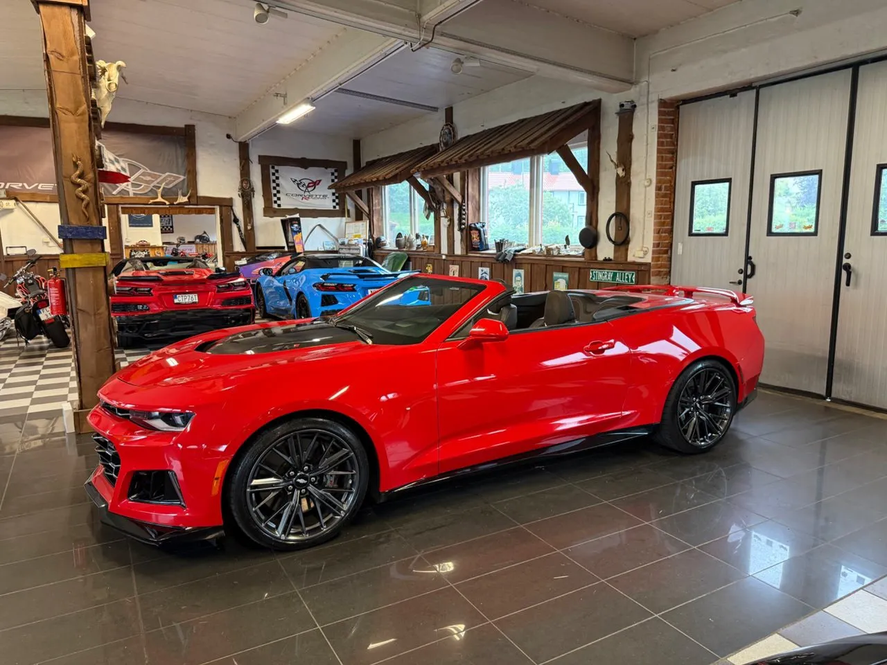 Vehicle image 10