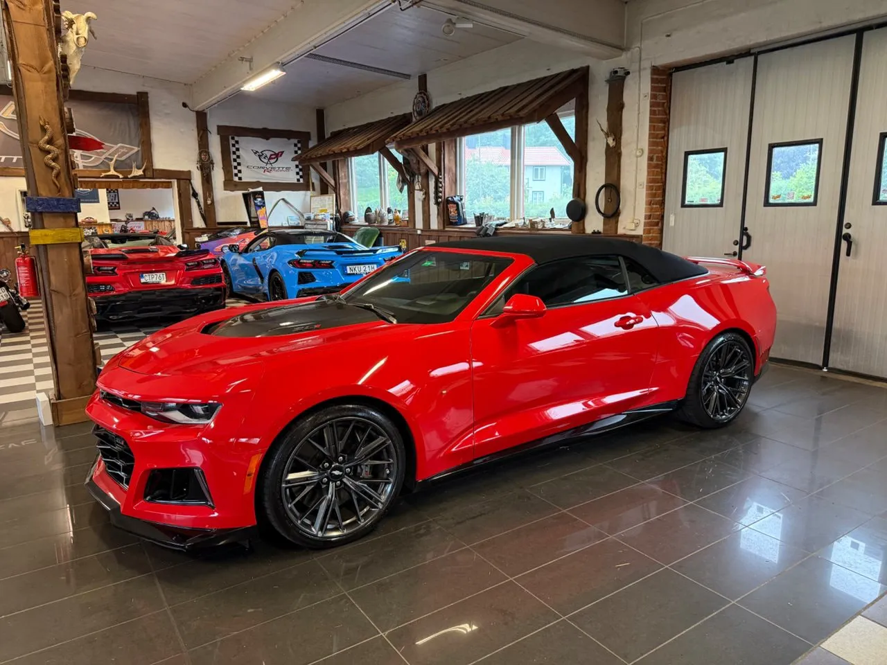 Vehicle image 16