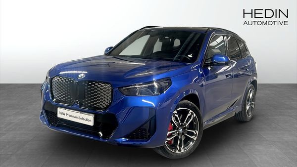 BMW iX1 xDrive30 FRIA Vinterhjul Business Edition M-sport Pro H - 2026