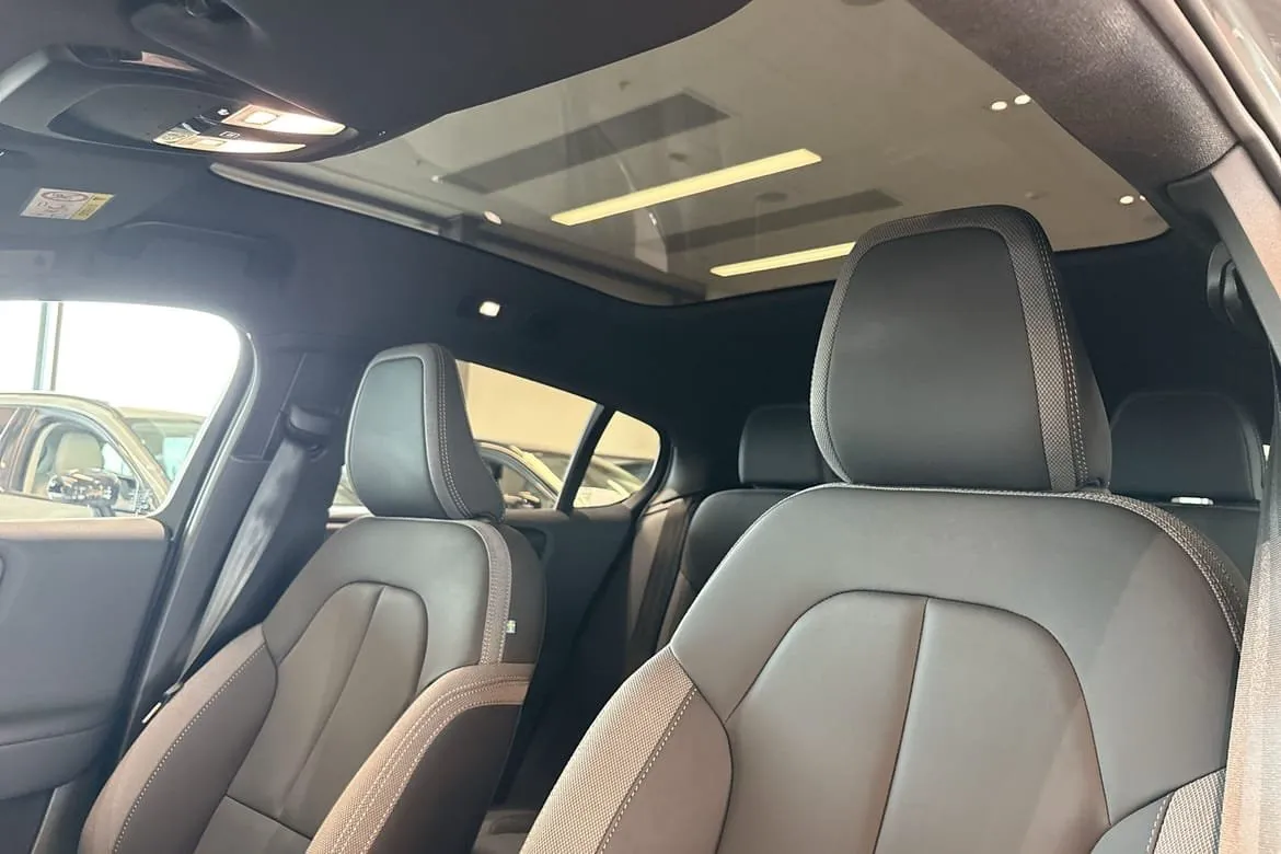 Vehicle image 18