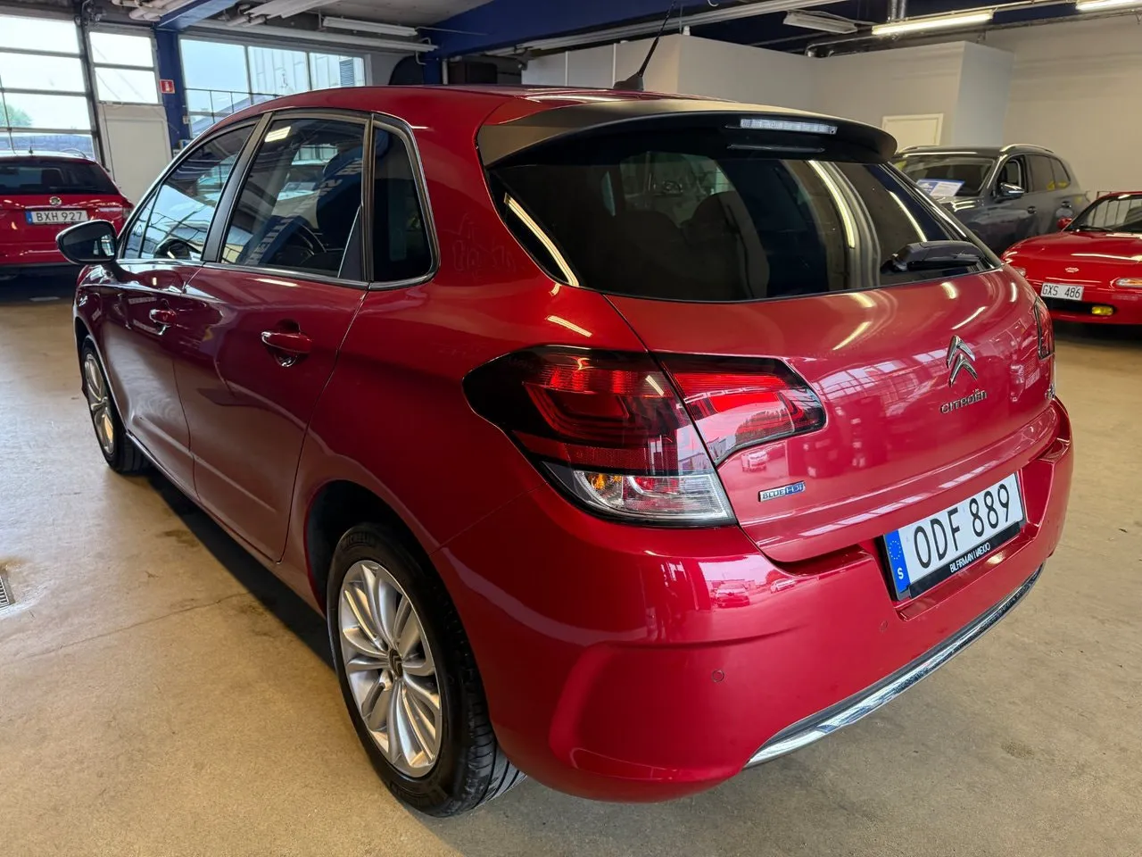 Vehicle image 4