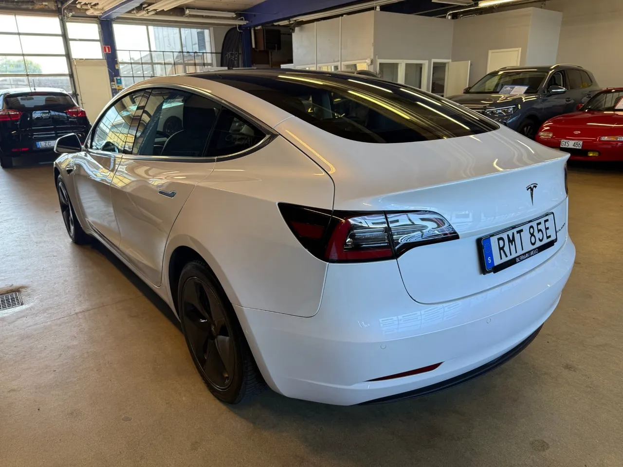 Vehicle image 4