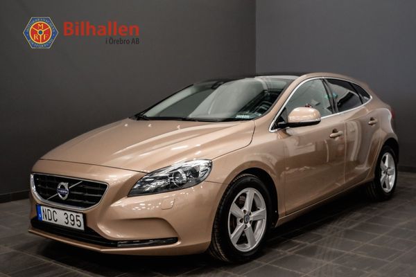 Volvo V40 D3 Momentum Kamera Panorama Automat Värmare VOC - 2013