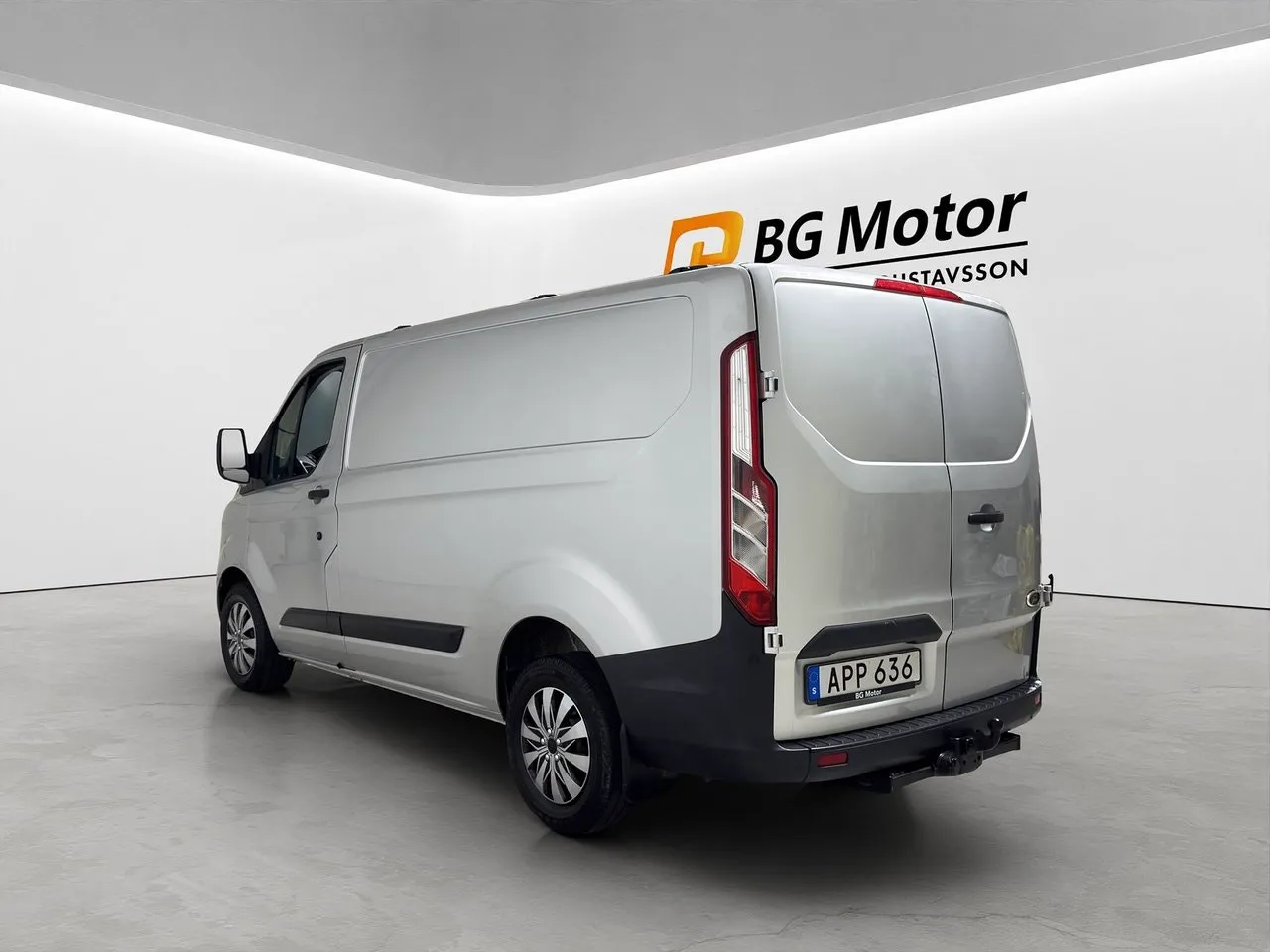 Vehicle image 5