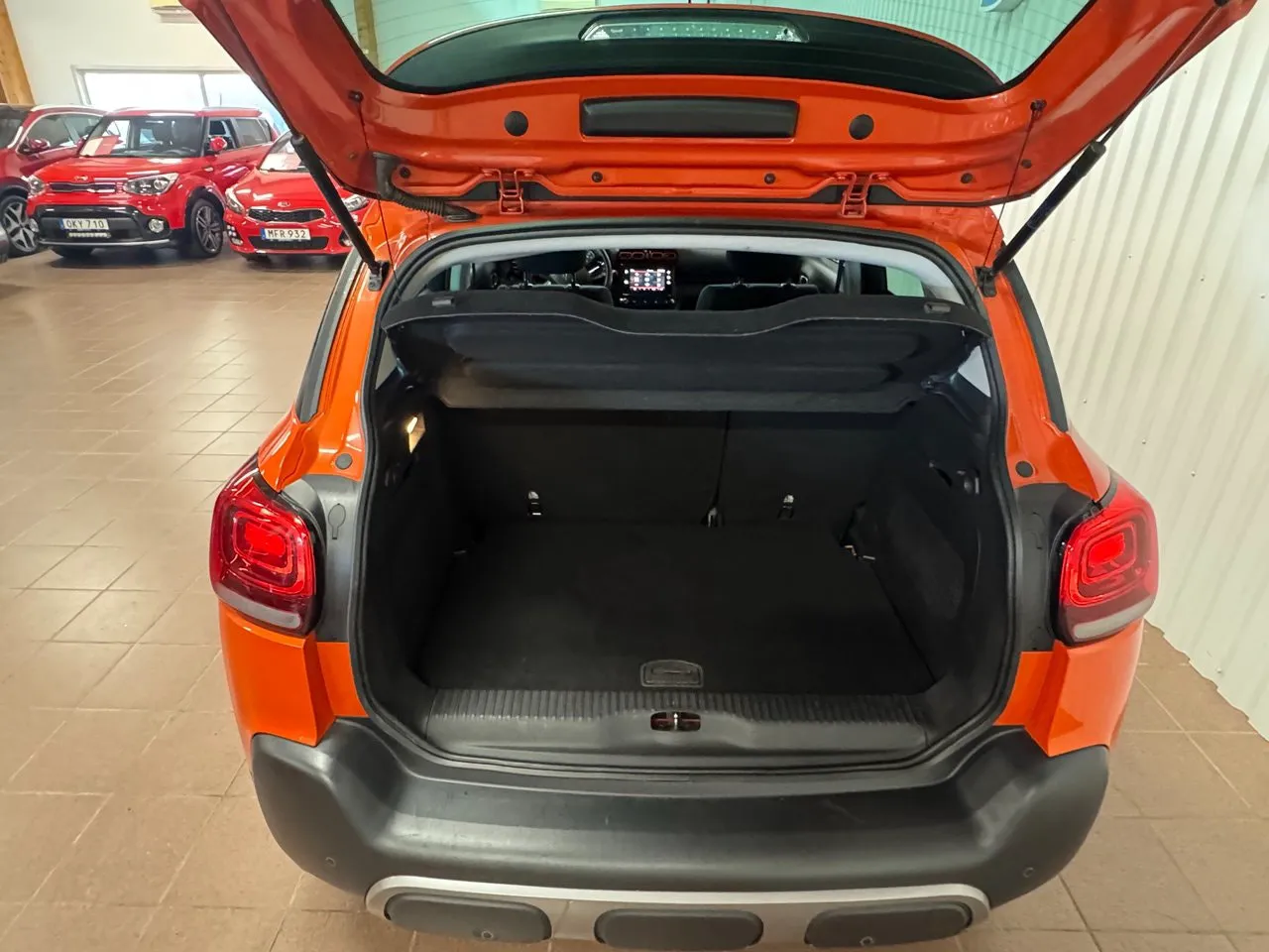 Vehicle image 4
