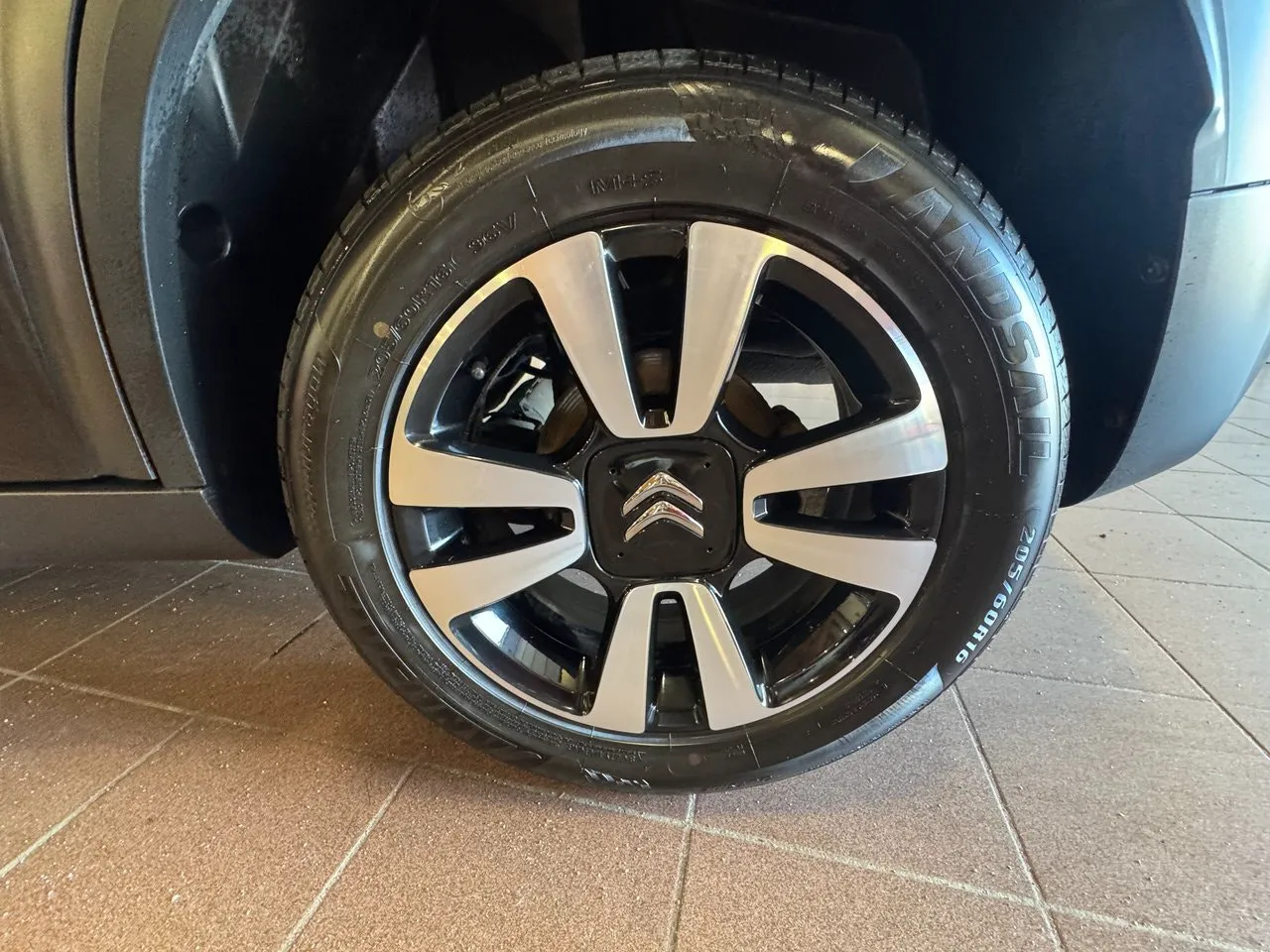 Vehicle image 8
