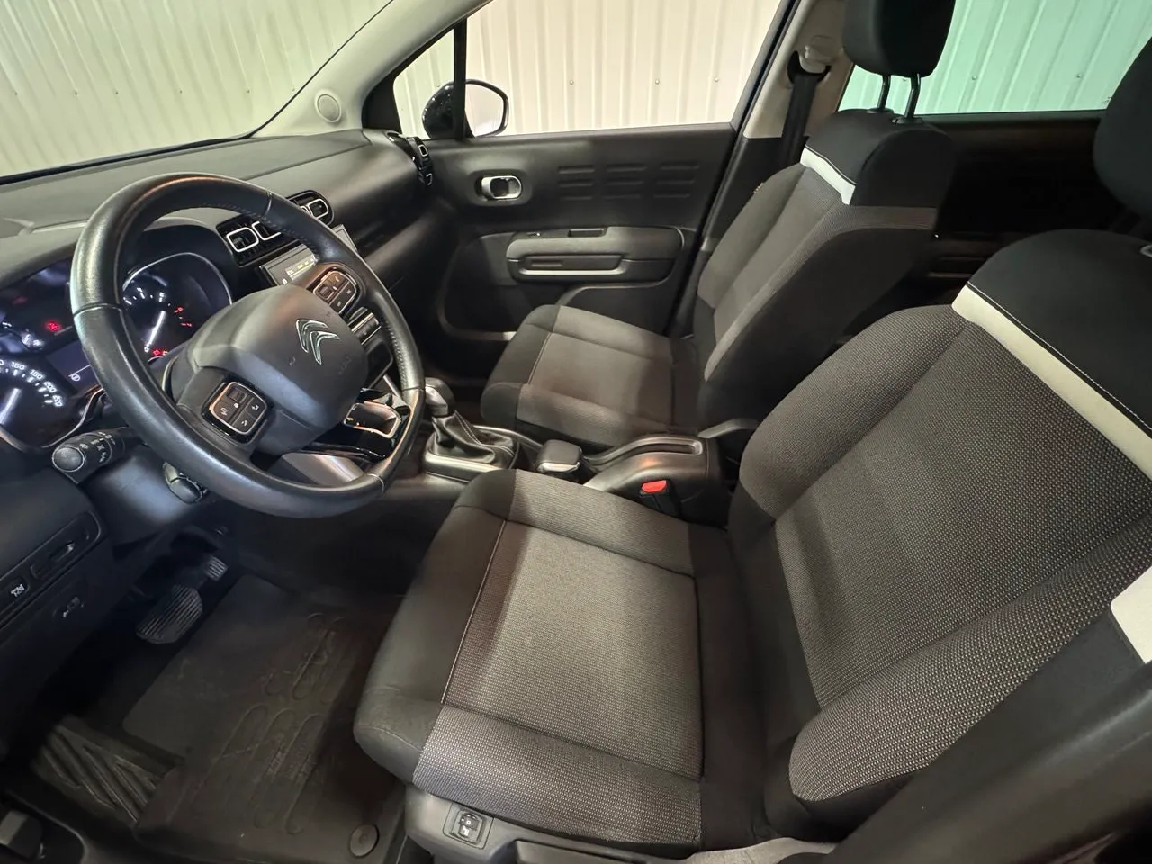 Vehicle image 7