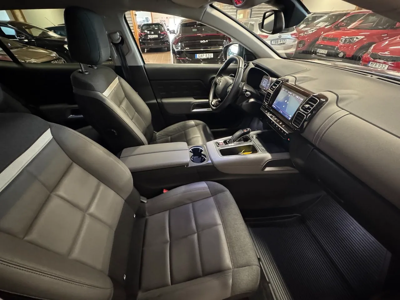 Vehicle image 9