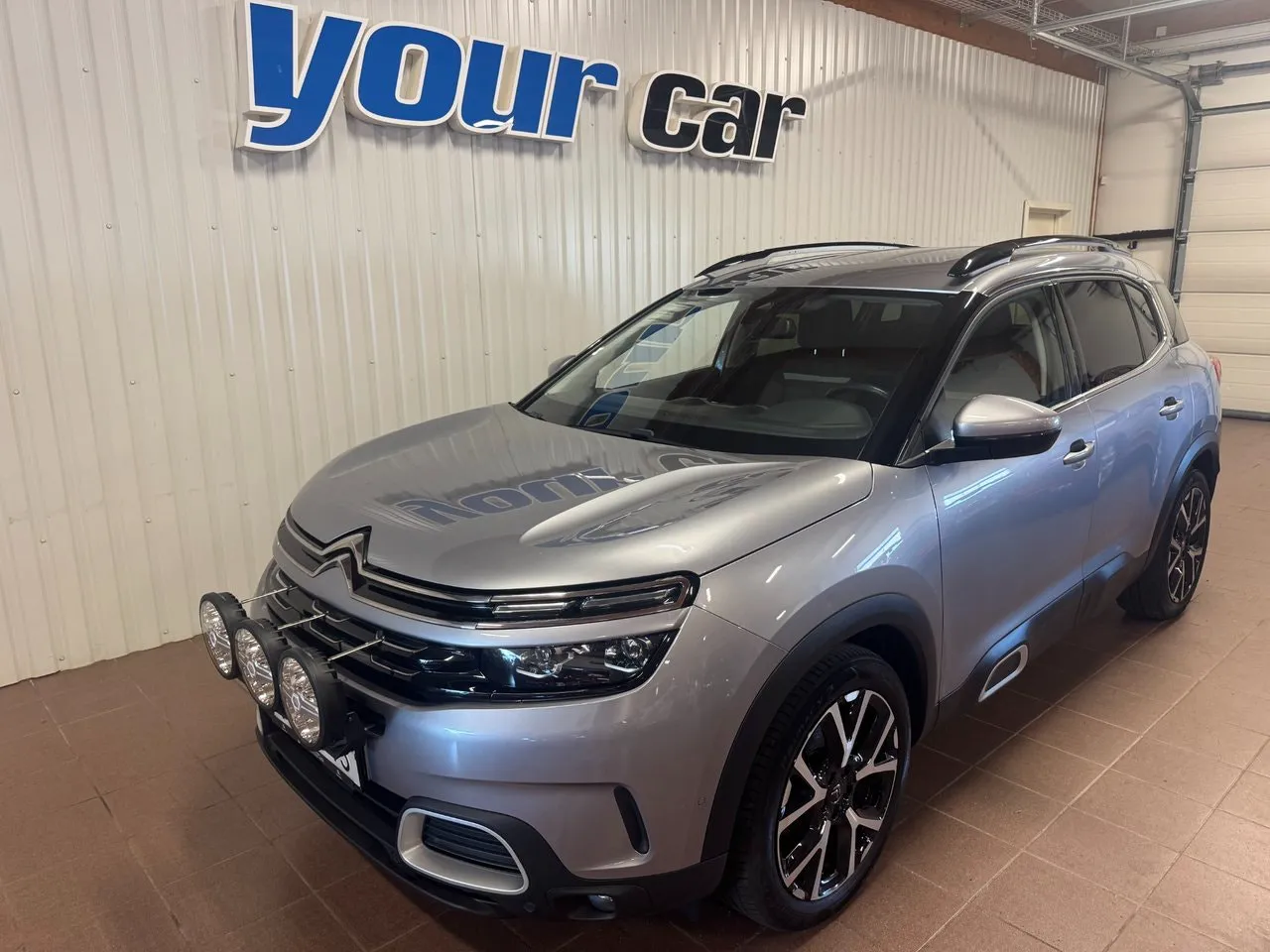 Vehicle image 4
