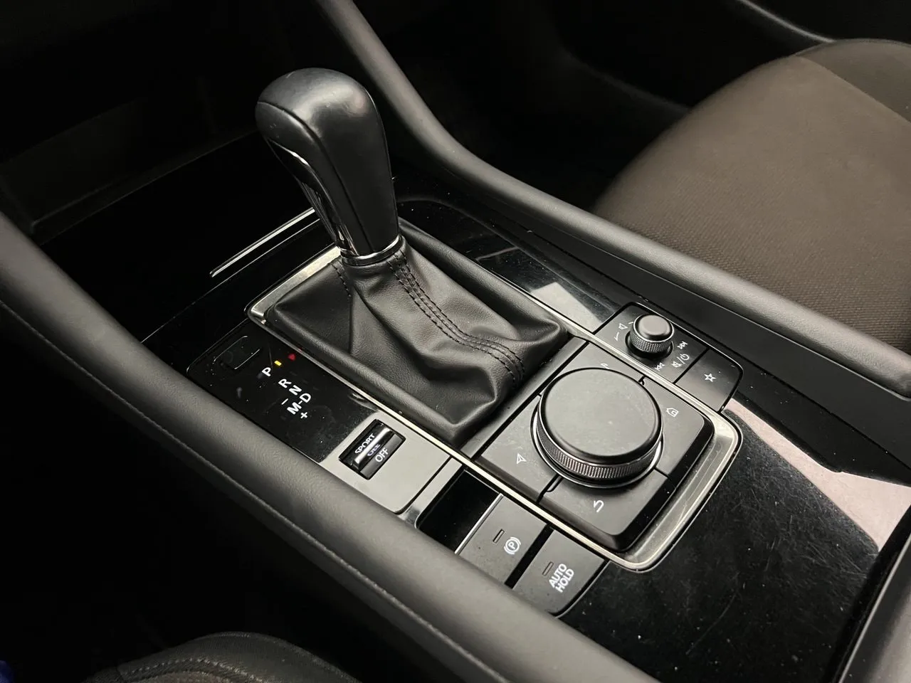 Vehicle image 25