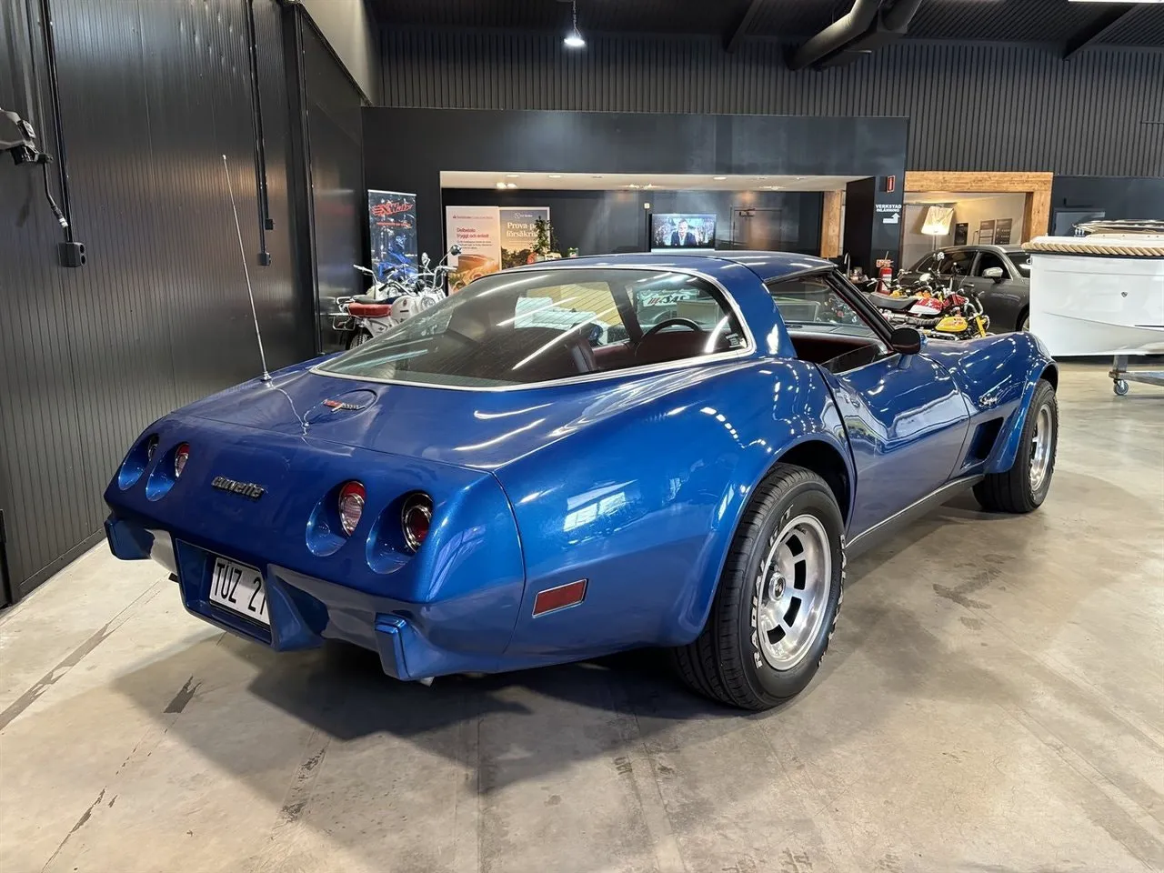 Vehicle image 4