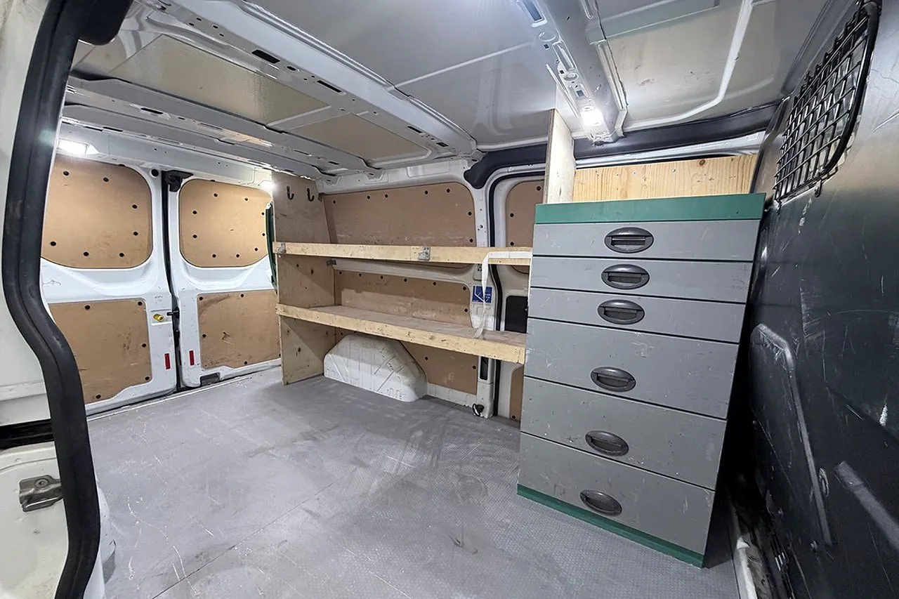 Vehicle image 11